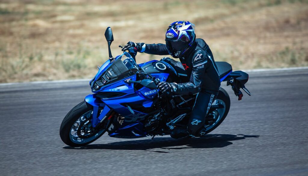 SUZUKI GSX-8R